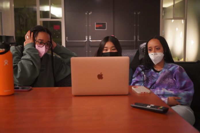 girls watch euphoria