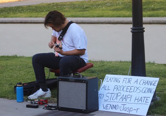 JASPER_CULTURE_AnnaBraz3 jasper plays guitar