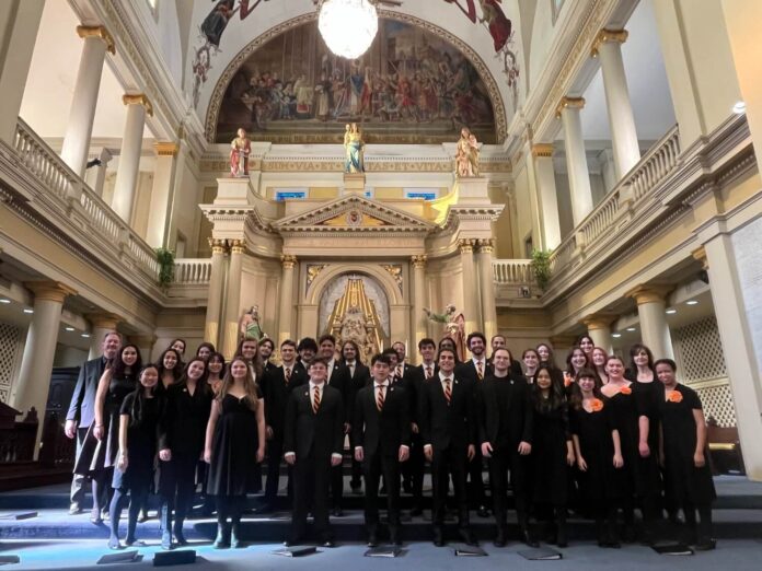 Glee_CULTURE_DingpontsawaSela GLEE Club